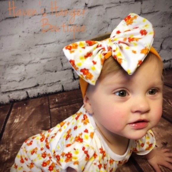 3pc. Baby Girl Floral Shorts Set w/ Headband - Picture 4 of 6